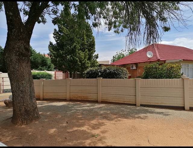 3 BEDROOM FREESTANDING FOR SALE IN STILFONTEIN EXT 4